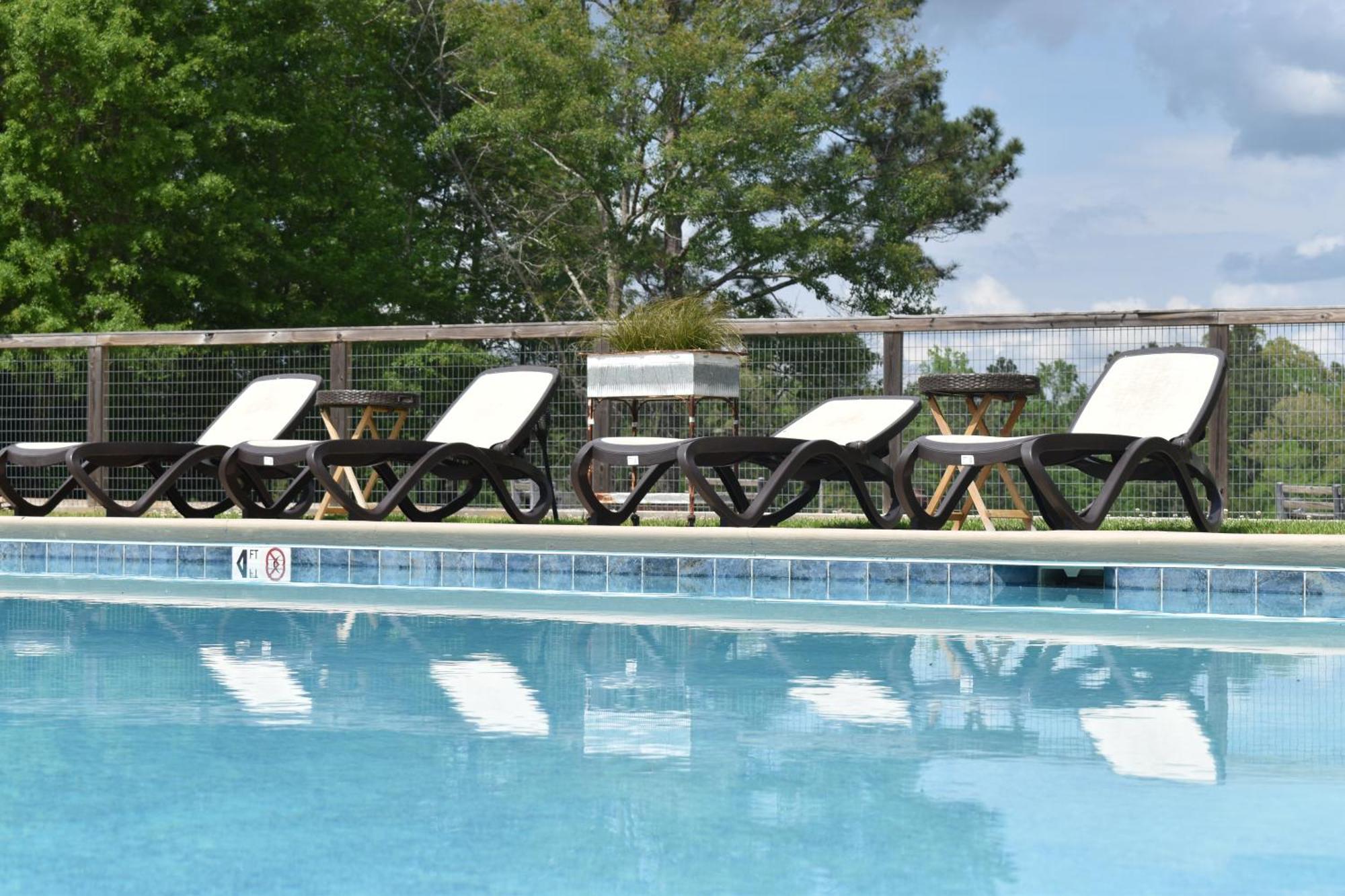 Kick Back Ranch Hotel Ramer Bagian luar foto